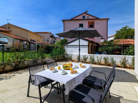Plant, Sky, Property, Building, Table, Tableware, Chair, Outdoor Furniture, Outdoor Table, Shade