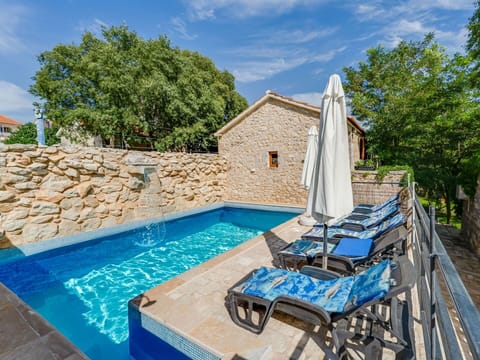 Water, Sky, Cloud, Property, Swimming Pool, Building, Tree, Plant, Outdoor Furniture, Leisure