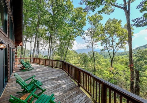 Spacious deck with panoramic long-range views of the Smoky Mountains, perfect for sunrise coffee or a golden hour unwind.