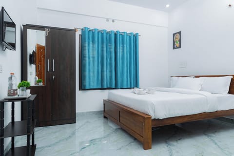 Standard Double Room, Patio, City View | Desk, laptop workspace, soundproofing, free WiFi