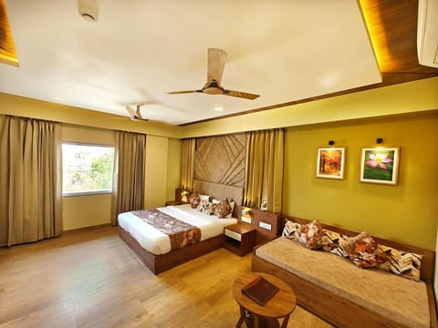 Luxury Suite, City View | Soundproofing, free WiFi, bed sheets