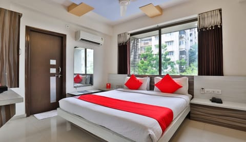 Deluxe Double Room | Premium bedding, desk, laptop workspace, free WiFi