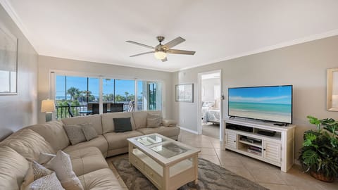 Sweeping Beach Views!