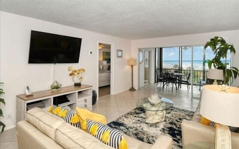 Look Through - Living Area - Lanai