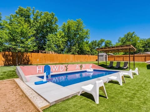 Gather your friends and make memories at this awesome heated pool with multiple seating areas, sun lounges, shades, a basketball hoop, and a large local mural.