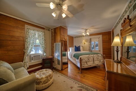 Queen Size Bed + Sitting Area