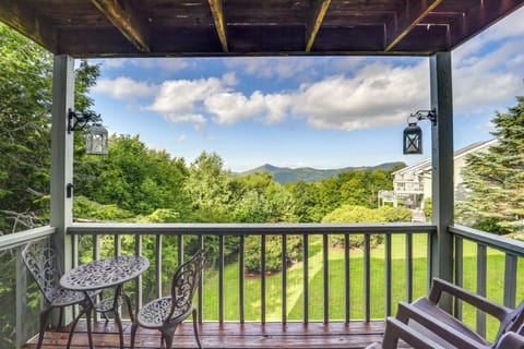 Sugar Mountain Vacation Rental | 2BR | 2BA | 888 Sq Ft | 1 Step to Enter