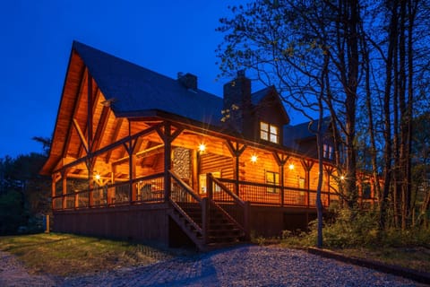 Scenic Ridge Lodge, Along Right Front Side