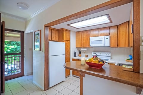 Condo, Multiple Beds, Hot Tub, Ocean View ( C4) | Private kitchen | Coffee/tea maker