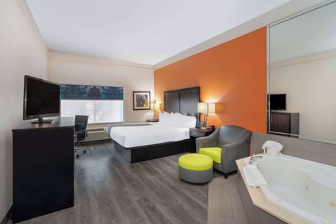 Deluxe Studio Suite, 1 King Bed, Non Smoking | Premium bedding, desk, iron/ironing board, free cribs/infant beds