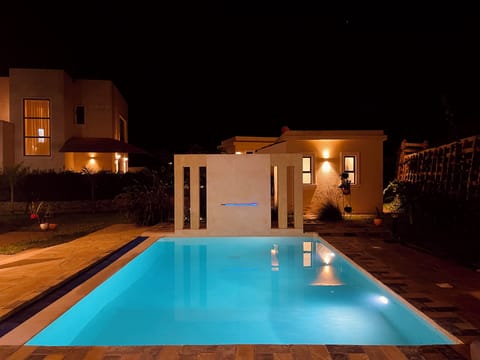 Indoor pool, 2 outdoor pools
