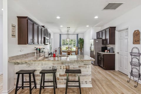 Have a seat at the kitchen counter and chat while cooking!