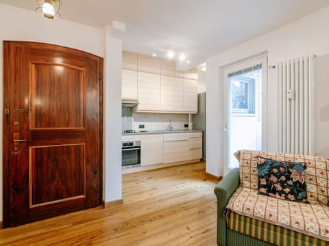 Cabinetry, Property, Furniture, Countertop, Wood, Drawer, Flooring, Interior Design, Floor, Wood Stain