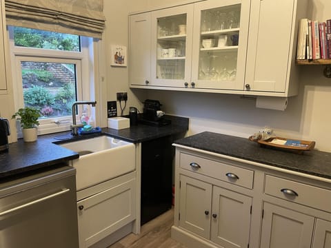 House | Private kitchen | Fridge, microwave, oven, stovetop