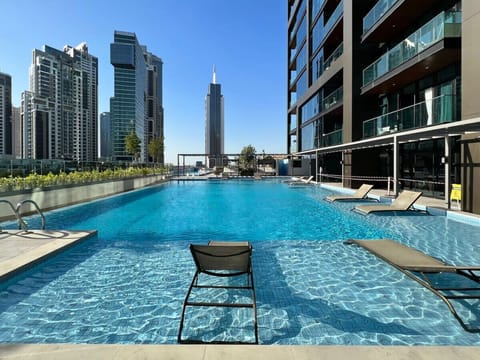 Poolside Oasis: Dive into luxury with stunning views and refreshing waters, perfect for sunbathing!