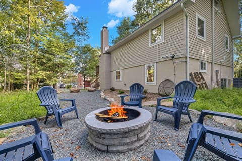 Firepit with seating - Serhii Vacation Rentals