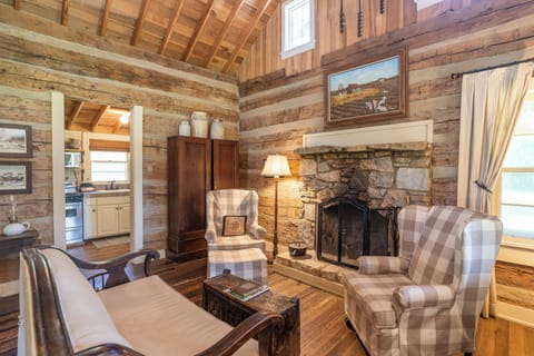 The Pines Cabin | Living area