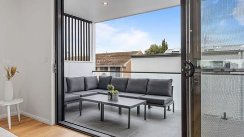 Elevated lounging with a seamless connection to the outdoors.