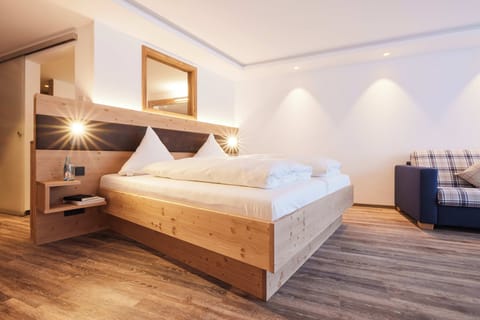 Deluxe Double Room, Valley View | In-room safe, desk, blackout drapes, soundproofing