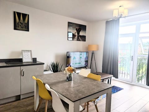Apartment | Dining