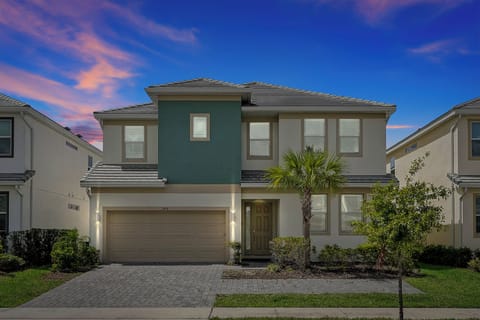 Spacious 12-bedroom home in a gated resort, just 10–25 minutes from major Orlando theme parks