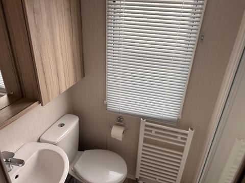 Cabin | Bathroom | Shower, towels