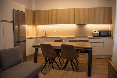 Apartment, Balcony, City View | Living area