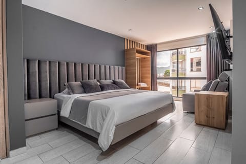 Premium Room | Desk, iron/ironing board, free WiFi