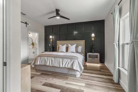 Bedroom 1. King bed. 75" Smart TV. Noise machine. blackout curtains. 