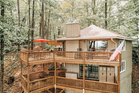 Enjoy gorgeous mountain views from this double porch set up! 