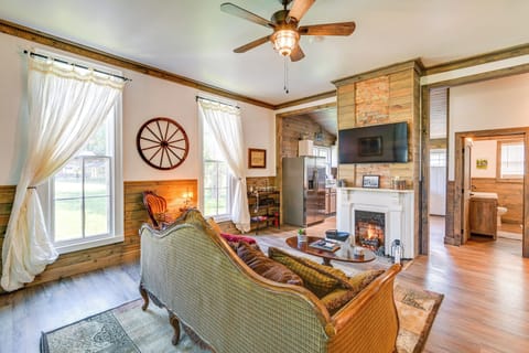 Whites Creek Vacation Rental | 2BR | 1BA | 1,213 Sq Ft | 2 Steps Required