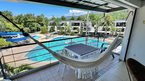 6 outdoor pools
