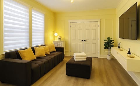 Family-Friendly Comfort
Spacious, soft seating and cozy vibes