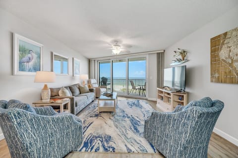 Coastal Livingroom with a Gulf view!