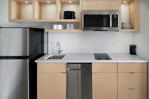 Full-size fridge, microwave, stovetop, dishwasher