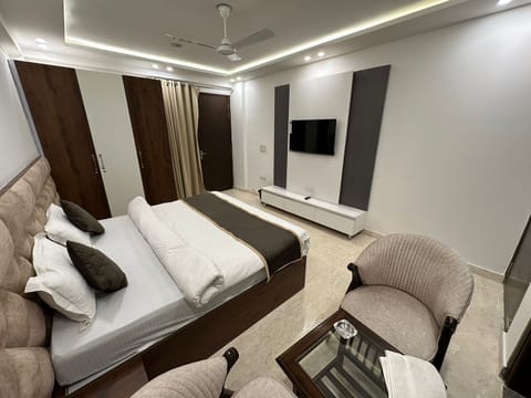 Deluxe Single Room, Balcony, City View | Premium bedding, memory foam beds, desk, soundproofing
