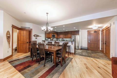 7001 Northstar Dr Unit 307-print-009-014-Interior-3360x2240-300dpi