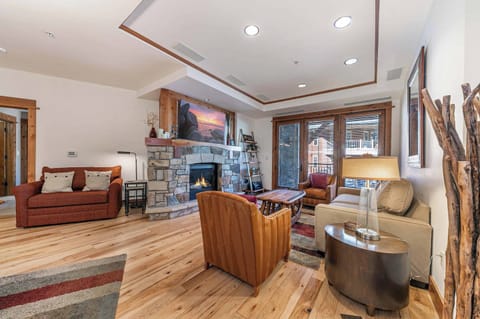 7001 Northstar Dr Unit 307-print-010-013-Interior-3173x2114-300dpi