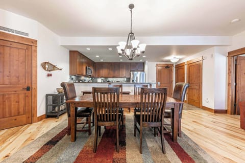 7001 Northstar Dr Unit 307-print-006-016-Interior-3362x2240-300dpi