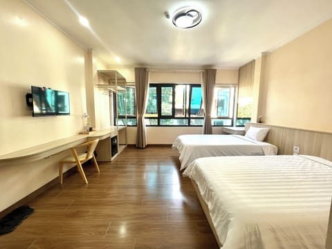 Luxury Double or Twin Room, City View | Living area | 42-cm flat-screen TV with digital channels
