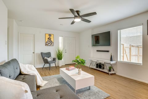 New Caney Vacation Rental | 3BR | 2BA | 1 Small Step Required | 1,186 Sq Ft