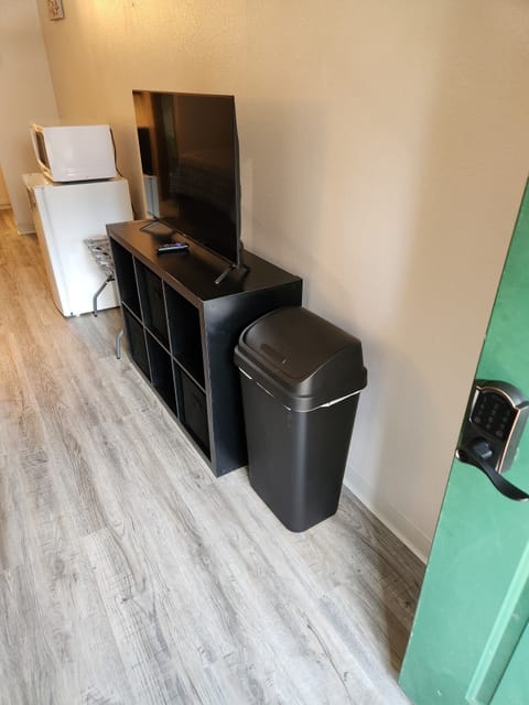 Standard Room | Living area | 40-inch Smart TV with cable channels