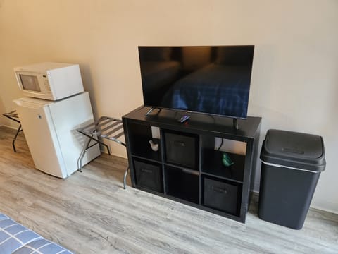 Standard Room | Living area | 40-inch Smart TV with cable channels