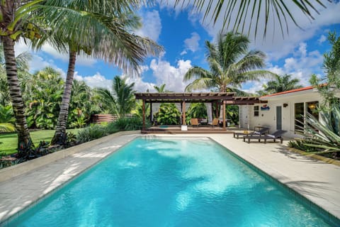 Melbourne Beach Vacation Rental | 3BR | 2BA | 2 Steps to Enter | 1,200 Sq Ft