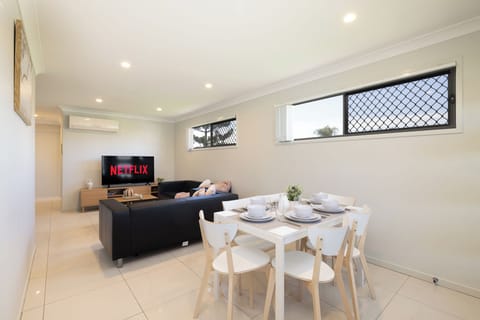 Dining Area (1)