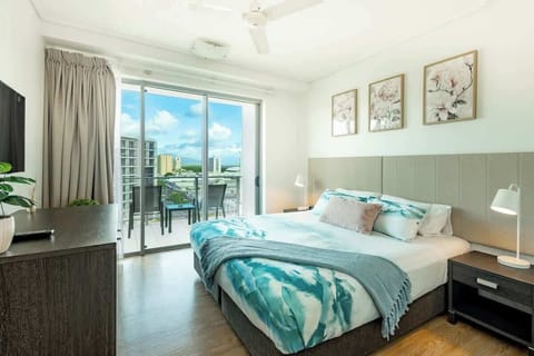 Wake to sweeping views across the Cairns skyline from the comfort of the queen bed, where soft coastal tones and natural light create a calm retreat for slow mornings and relaxed evenings.
