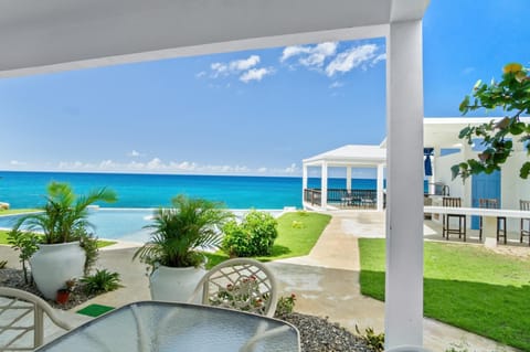 Windward - 5BR Ocean Front Villa w/ Staff (1433)