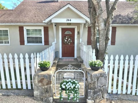 Little Bell Cottage overlooking Lake Taneycomo