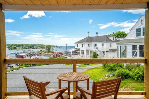 Executive Room, 1 King Bed, Balcony, Ocean View | Terrace/patio