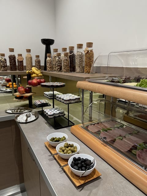 Daily buffet breakfast for a fee